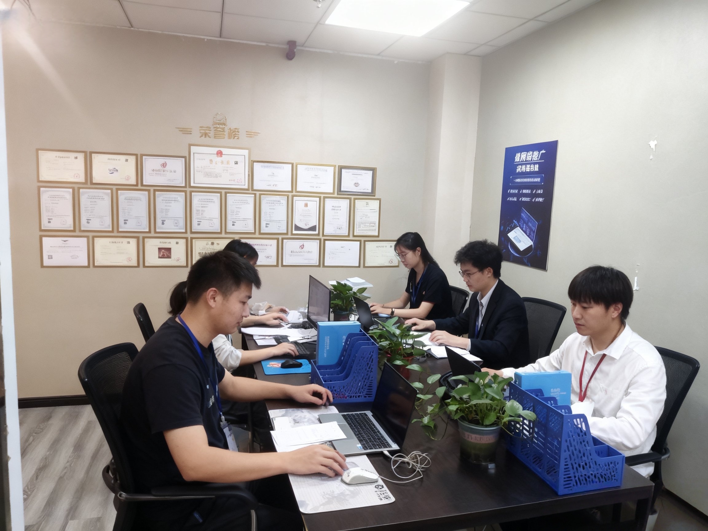 公司办公与协作环境实拍图片